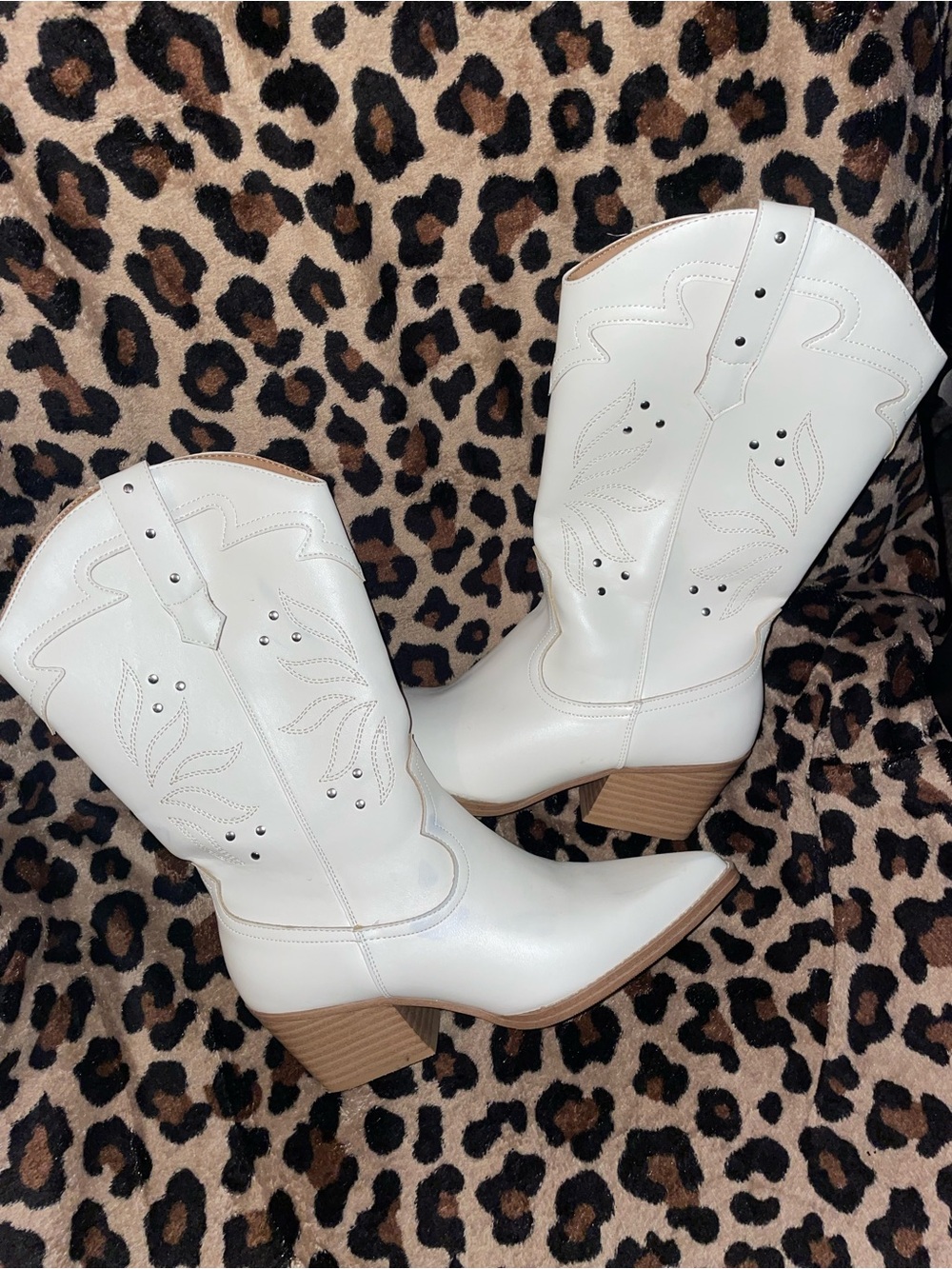 Women's White Western Cowboy Boots - Stylish Embroidered Mid-Calf - Picture 2 of 5